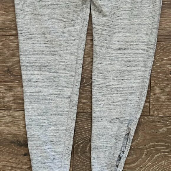 Gap Fit Gray Performance Cotton Capri Leggings Size Medium - Picture 6 of 9